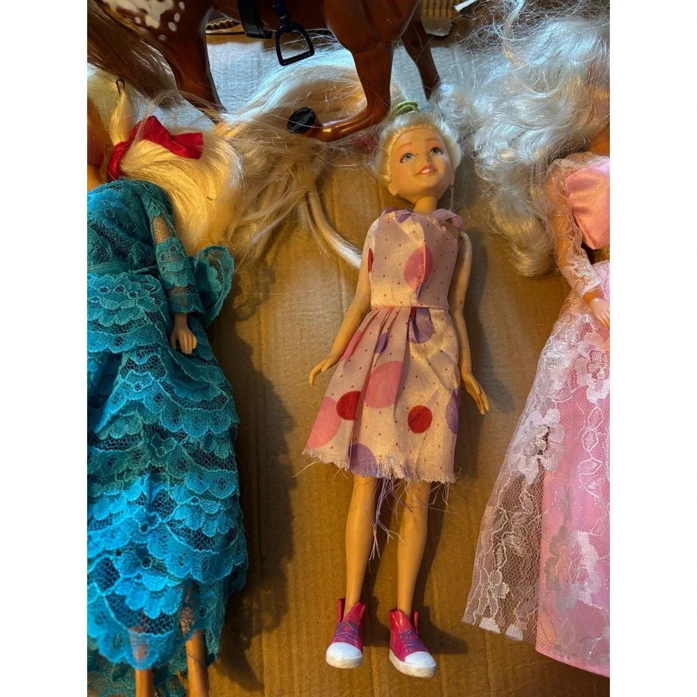 Lot of 5 mixed Barbie and fashion dolls With A Horse -
